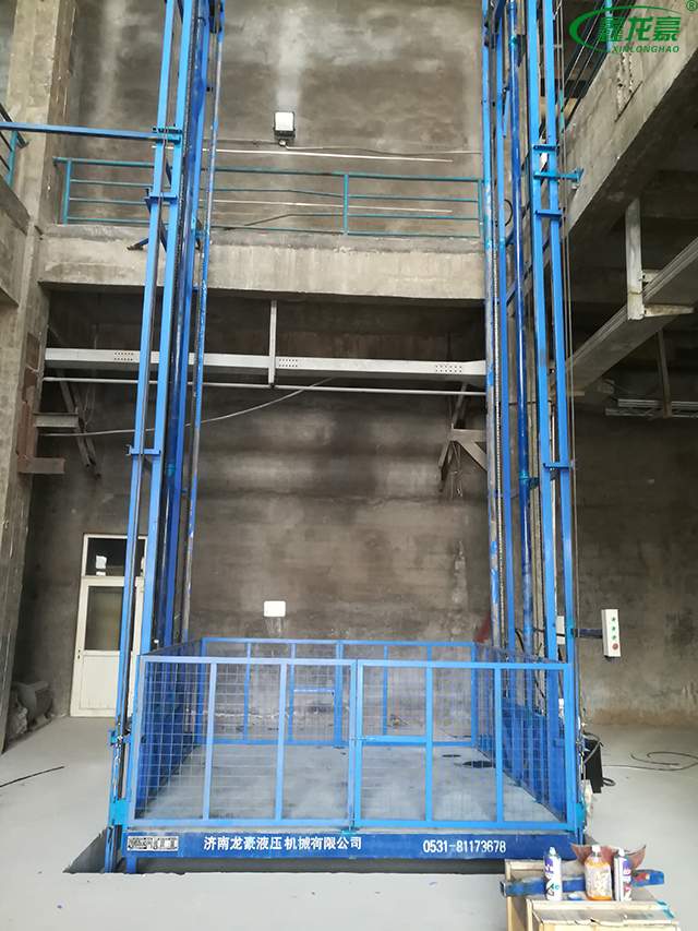 導(dǎo)軌式升降機(jī)